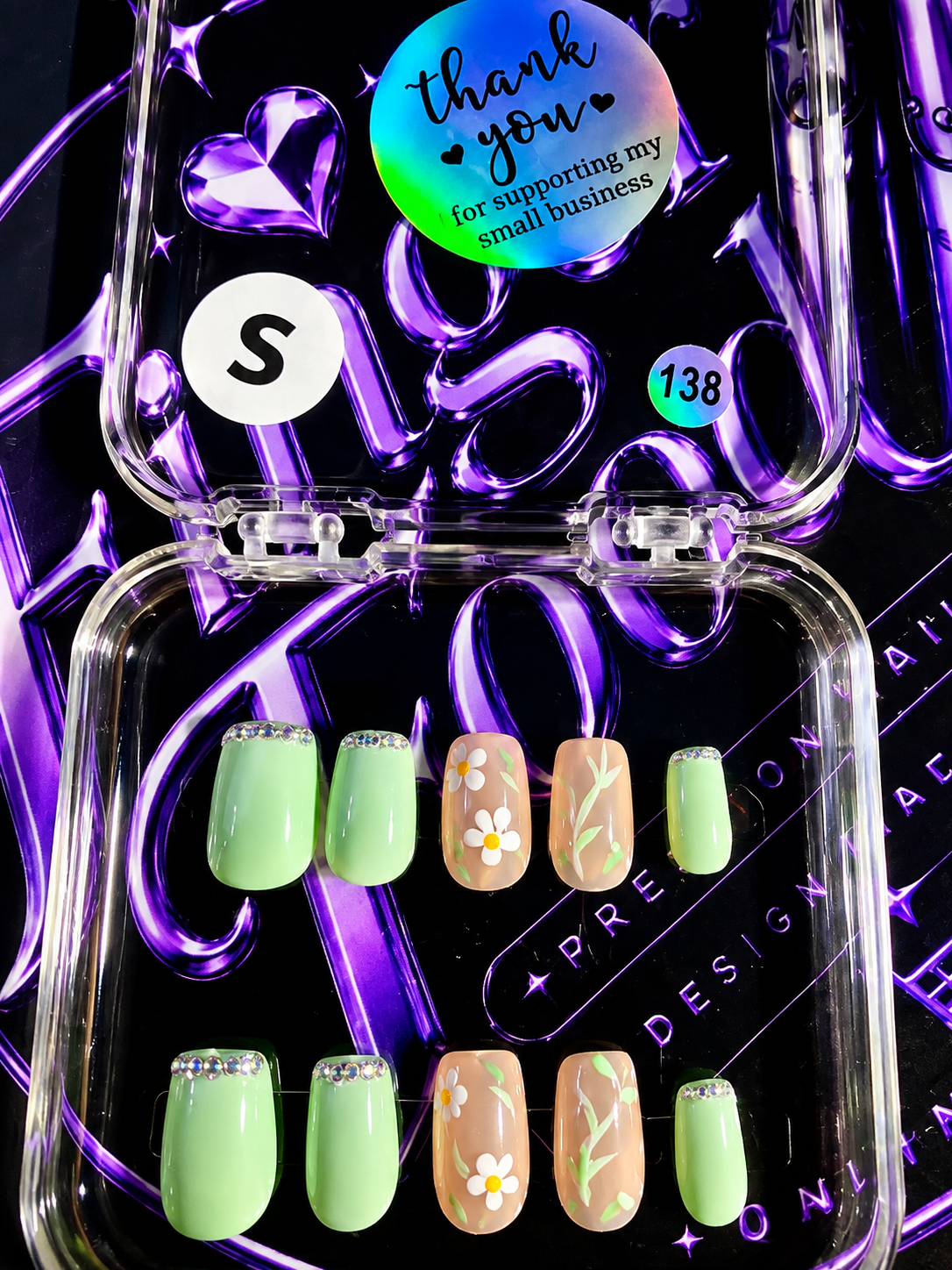 🌼💚 MINT DAISY #138– Small Green Floral Press-On Nails